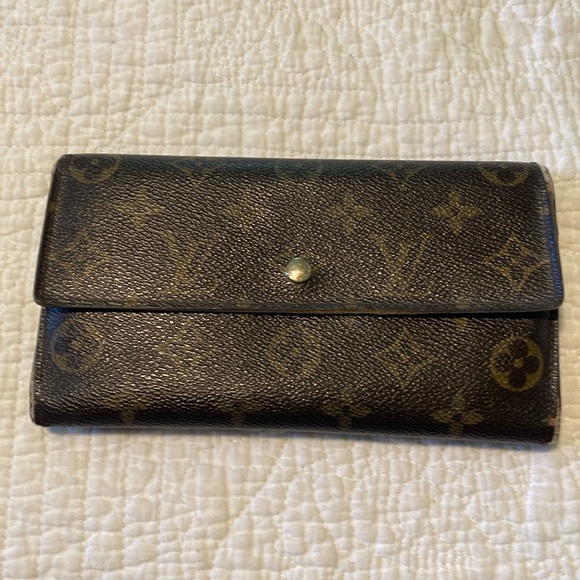 Beautiful monogrammed LV long wallet - Picture 1 of 6